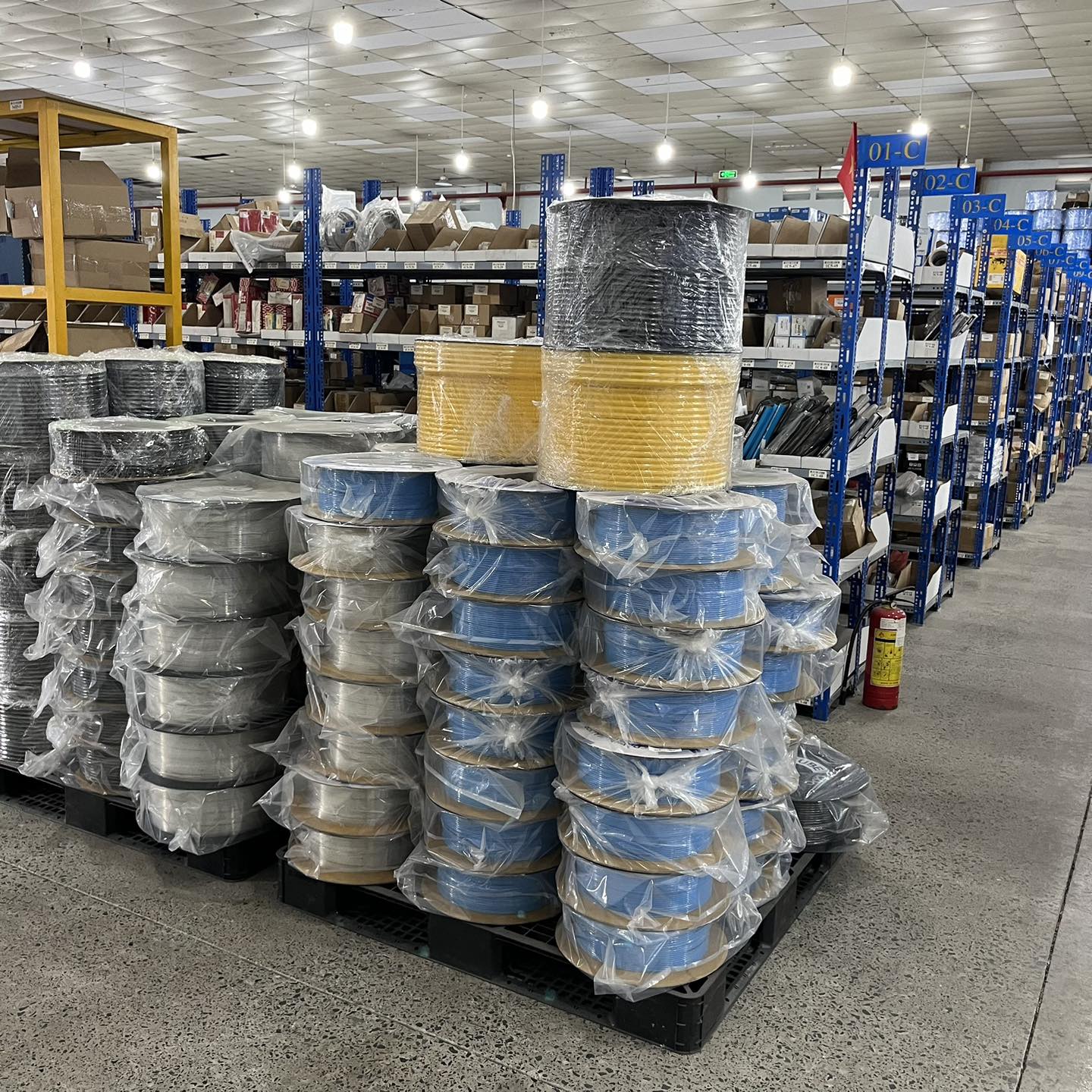 Ý nghĩa màu sắc Dây hơi (Xanh, Đỏ, Vàng, Trong): Mẹo phân loại đường khí trong nhà máy.