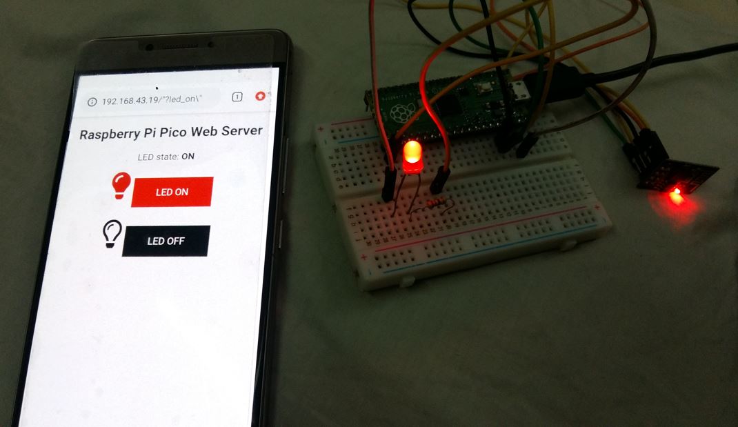 Raspberry Pi Pico Control Outputs Máy chủ web LED BẬT