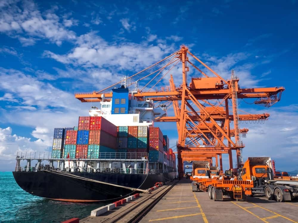 Tác Động của Thuế Quan 2025 đến Sản Xuất Công Nghiệp: Thách Thức và Cơ Hội